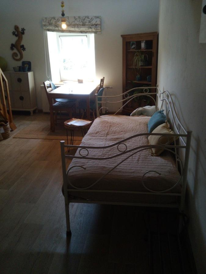 Celinie'S Guest House Gerin ภายนอก รูปภาพ