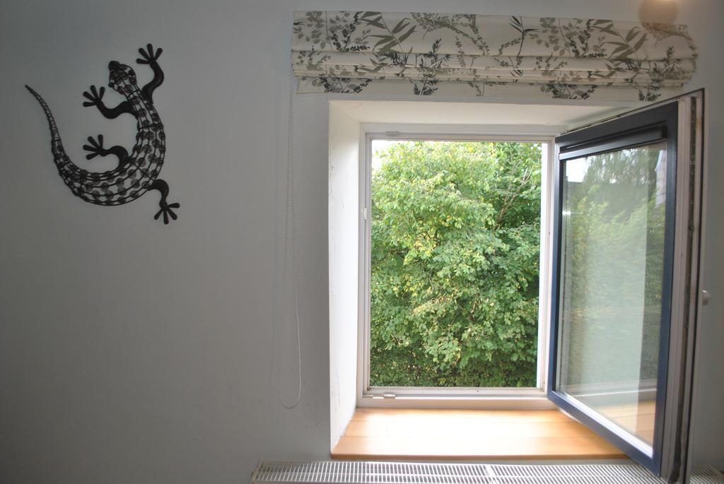 Celinie'S Guest House Gerin ภายนอก รูปภาพ